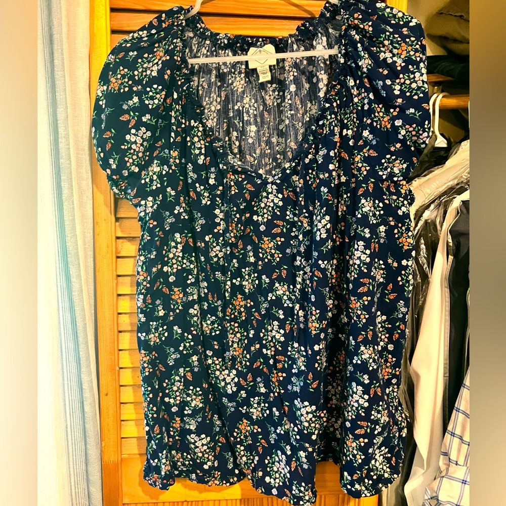 Blue floral short sleeve